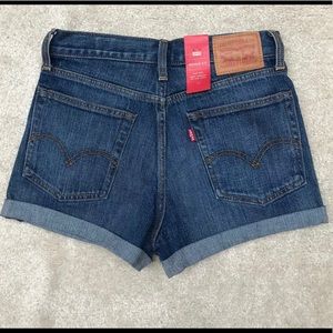 Levi’s New with tags Shorts 27
